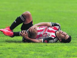 Jesús Sánchez se duele tras una falta. El Rebaño careció ayer de opciones claras de gol. EL INFORMADOR /