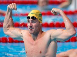 James Magnussen levanta los brazos al saberse ganador de los 100 metros libre de los Mundiales de Barcelona 2013. AP /