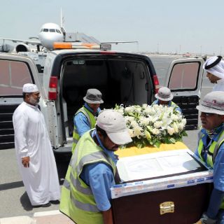 El avión con los restos de Benítez sufre retraso