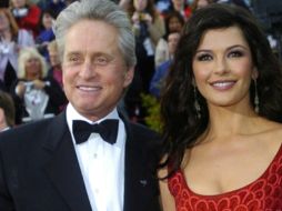 Los actores Michael Douglas y Catherine Zeta-Jones tienen una relación de 15 años. ARCHIVO /