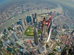 La Torre de Shanghái tiene 121 pisos y 632 metros (dos mil 73 pies) de altura. EFE /