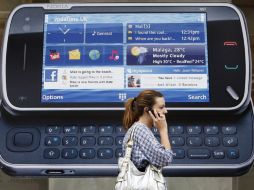 La necesidad de conectividad ha hecho que las personas se olviden de seguir recomendaciones mínimas de seguridad. ARCHIVO /