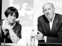 Ana María Iriarte, con el concejal Justo Vilabrille, en Madrid, durante la presentación del concurso de Zarzuela. ESPECIAL /