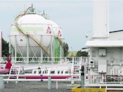 Además de la baja productividad de crudo, la paraestatal es afectada por tomas clandestinas. En 2012 se registraron mil 620 ordeñas. ARCHIVO /