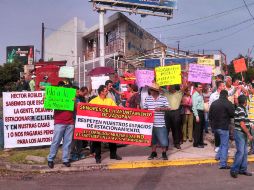 Los manifestantes se dirigen a la presidencia de Zapopan.  /