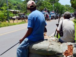 Habitantes de Guerrero han bloqueado carreteras en el Estado como protesta a la detención de dos policías comunitarios. NTX /