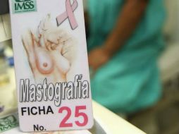 Las autoridades dispondrán de medidas para que pueda enseñarse la técnica de autoexploración a mujeres y hombres. ARCHIVO /