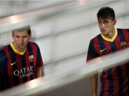 Lionel Messi (i) y Neymar ya han jugado juntos en la preparación del equipo rumbo a próximo torneo. AFP /
