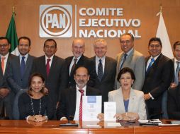 Gustavo Madero (c) y otros líderes panistas continúan con los consensos sobre las próximas iniciativas de reformas. NTX /