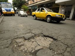 Actualmente se contabilizan 350 mil baches en la ciudad. ARCHIVO /