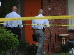 La policía recogió el cadáver de la vivienda donde ocurrió el crimen, donde encontraron a la hija de la pareja. AFP /