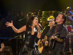 Alejandra Guzmán, durante la grabación, acompañada por Fonseca. EFE /