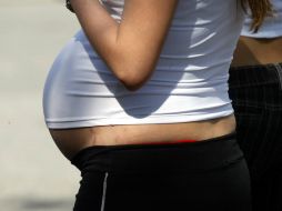 Expertos médicos señalan que el parto natural trae múltiples beneficios para la madre y el bebé. ARCHIVO /