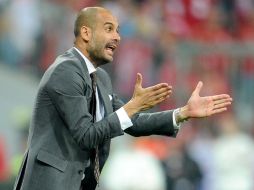Guardiola da indicaciones a su equipo durante el partido. EFE /