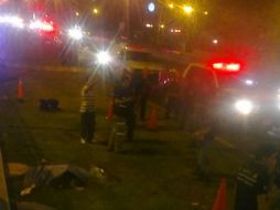 Gran movilización policiaca y de cuerpos de rescate causó el accidente en Periférico y avenida San Isidro; hubo dos víctimas mortales.  /