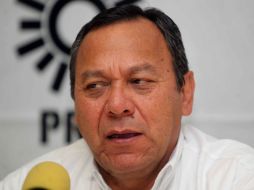 Jesús Zambrano asegura que el Pacto por México permite defender las posiciones perredistas dentro de las negociaciones. ARCHIVO /