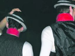 La práctica del Tango Queer, entre personas del mismo sexo, sin excluir a los heterosexuales, gana popularidad. ESPECIAL /