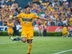 Alan Pulido brilló hoy en el Clásico regio, anotando un doblete en la victoria de su equipo. MEXSPORT /