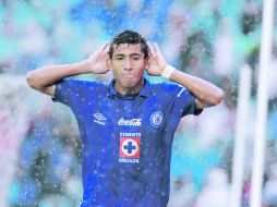 El ecuatoriano Joao Rojas hizo un doblete para la Máquina, en medio del ''aguacerazo'' que cayó ayer en el Azul. NTX /