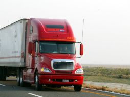 La pareja robó el vehículo pesado del interior de una pensión. ARCHIVO /