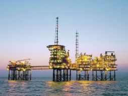 Los priistas afirman que Pemex ''no está en venta'' pero también que requiere una reforma profunda. ESPECIAL /