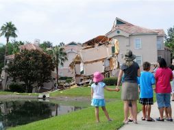 Un lado del recinto colapsó de manera parcial la noche del domingo. AFP /