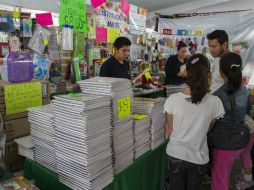 Los 29 establecimientos revisados ofrecen productos de papelería y electrónica. ARCHIVO /