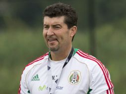 De la Torre ha sido criticado tras las eliminaciones en Confederaciones y Copa Oro. AFP /