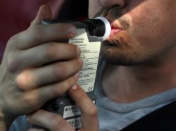 Para los conductores ebrios es necesario esperar hasta que esté listo el reglamento conforme a la nueva ley. ARCHIVO /