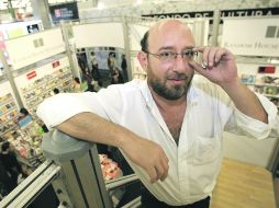 A mano. A Eduardo Antonio Parra le llevó siete años escribir la serie de cuentos de su libro Desterrados. EL INFORMADOR /