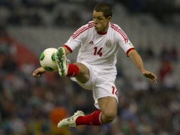 Javier Hernández es pretendido por el Valencia de España, no se descarta la opción de que el mexicano salga del Manchester United. ARCHIVO /