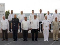 El Secretario de Gobierno junto con los gobernadores de la región. TOMADA DE @osoriochong  /