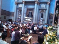 Familiares y vecinos de los jóvenes, presentes durante la misa en memoria de los jóvenes.  /