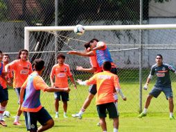 Los entrenamientos de la escuadra rojiblanca en Verde Valle se vuelven arduos. EL INFORMADOR /