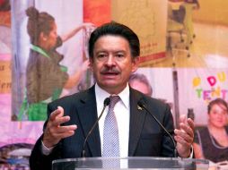 El ex senador perredista, Carlos Navarrete, pidió al PRI que consolide un gobierno en Michoacán. ARCHIVO /