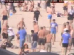 Los marineros estaban de descanso en una playa cuando fueron atacados por aficionados del Ruch Chorzów. ESPECIAL /