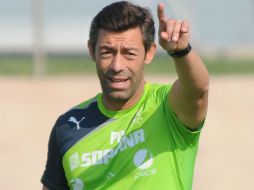 Pedro Caixinha afirma que se debe dar trabajo a todos los jugadores con la misma importancia y seriedad. ARCHIVO /