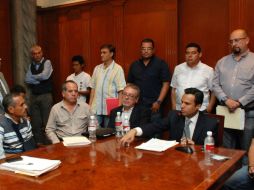 Durante la reunión, los vecinos insistieron en la necesidad de la construcción de un nodo vehicular en avenida Santa Esther. ESPECIAL /