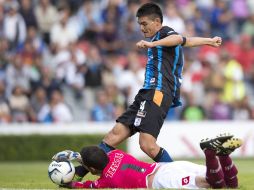 El portero Morán se 'rifó' varias veces el físico para evitar ver dañada su meta. MEXSPORT /