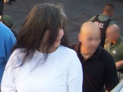 Nueva imagen. Sandra Beltrán lució una cabellera desalineada y con canas a su llegada a la Ciudad de México. AFP /