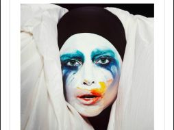 Lady Gaga presentó el clip del tema de anticipo de su disco ''ARTPOP'', tan extravagante como siempre, pero no logra batir récord. ESPECIAL /