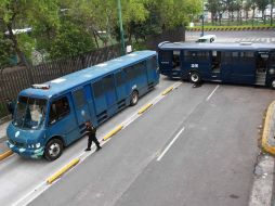 Autobuses trasladarían a los senadores a San Lázaro; en el recinto legislativo permance un operativo de seguridad. NTX /