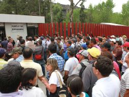 Integrantes de la Coordinadora Nacional de Trabajadores de la Educación protestan frente al Palacio Legislativo de San Lázaro. ARCHIVO /