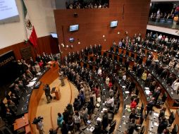 Diputados se instalan en sillas provisionales, galerías y balcones de prensa en el Senado. SUN /