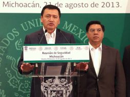 Osorio Chong advierte que las guardias comunitarias deben acogerse a la ley porque sino serán perseguidos por el gobierno. NTX /