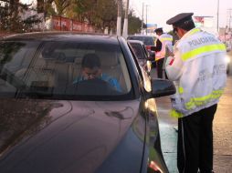 Pronto entrarán en vigor las revisiones aleatorias para detectar a personas que manejen con altos grados de alcohol en la sangre. ARCHIVO /