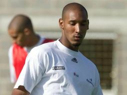 El delantero francés de 34 años cumplirá su contrato en la Liga Premier. ARCHIVO /