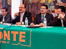 De lentes, los secretarios generales Flavio Bernal Quezada y Miguel Rodríguez Noriega.  /