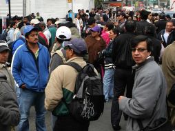 Maestros de la CNTE se concentran a las afueras de la sede del Senado. SUN /