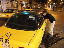 Gremio de taxistas indica que las cuotas con ''prácticamente las mismas en el día y la noche''. ARCHIVO /